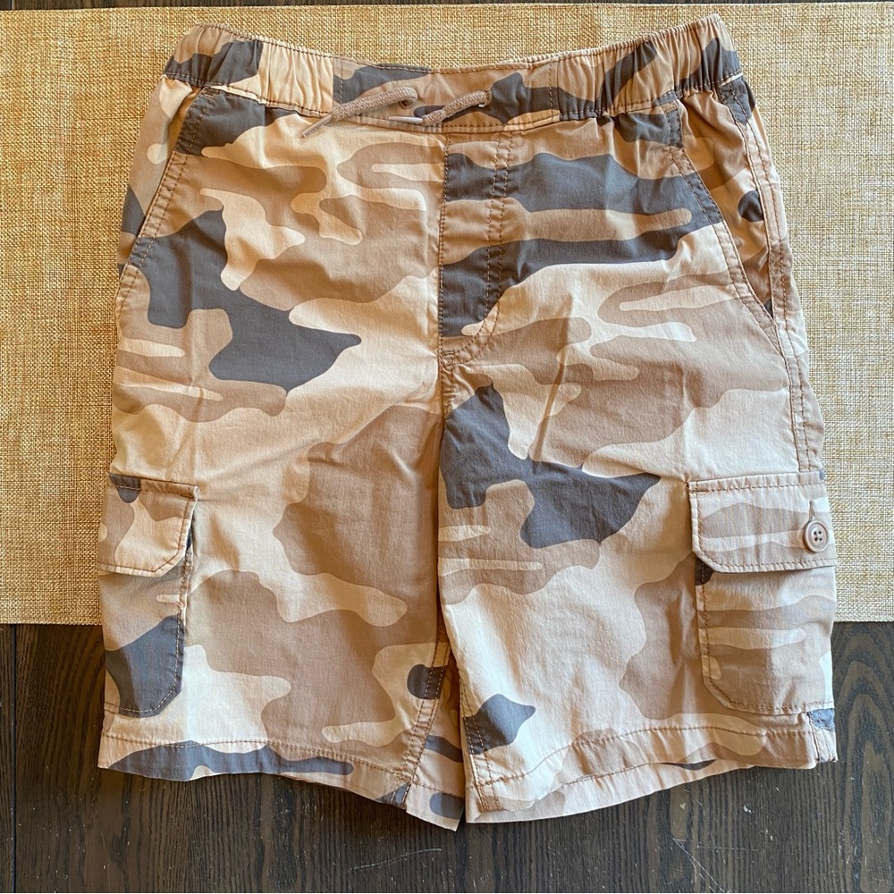 GAP, nylon-blend easy cargo shorts, camouflage tan/brown, size youth XL / 12